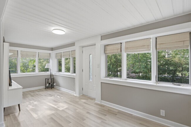 Foto del edificio - 3136 E Edgewood Ave