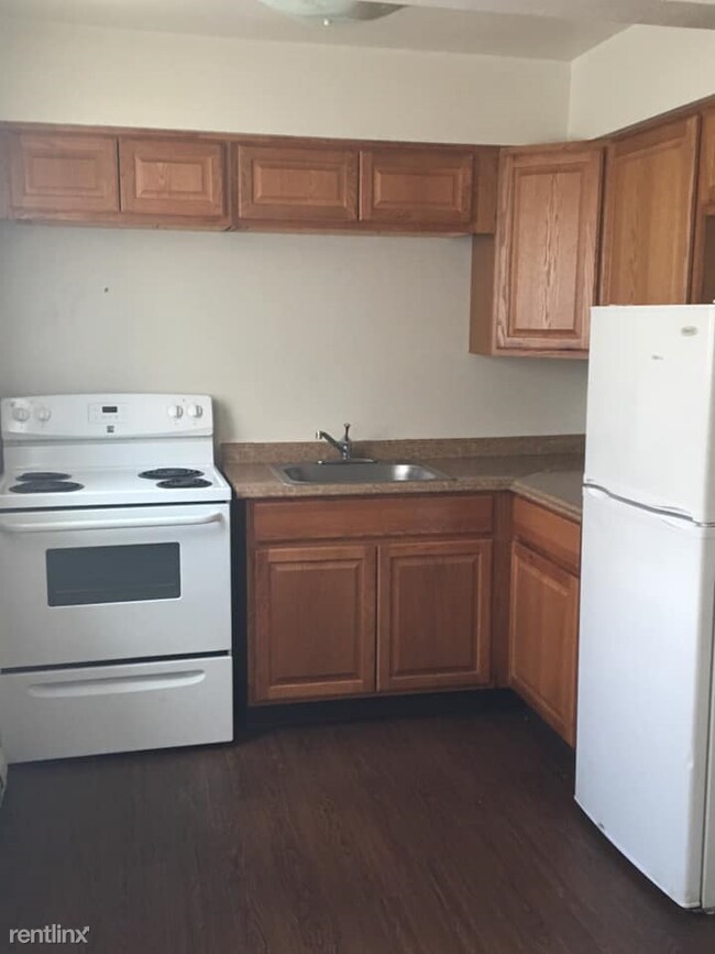 Foto del edificio - 1 br, 1 bath Apartment - 2921 Hoover Ave
