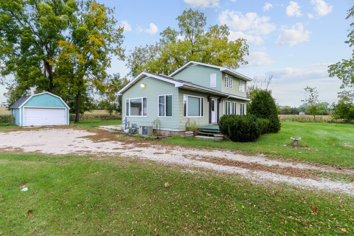 802 Main St Rd, Spring Grove, IL 60081 House Rental in Spring Grove