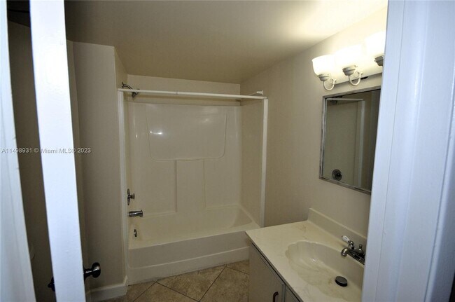 Foto del edificio - 9437 Fontainebleau Blvd