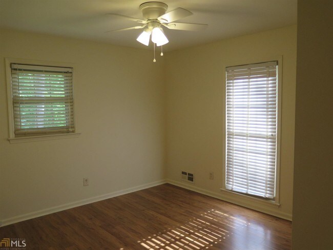 Foto del edificio - 5315 N Dearing St NE