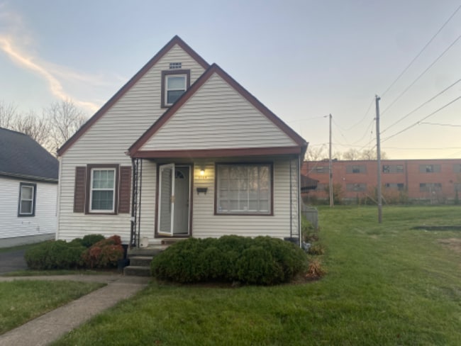 Building Photo - 3740 W 2nd St