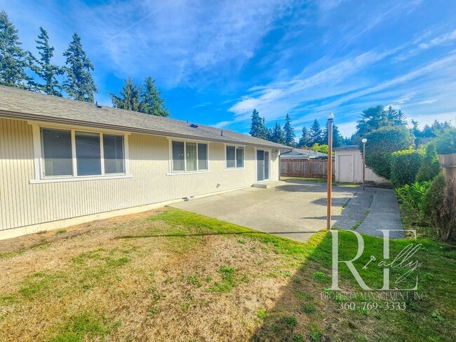 Building Photo - Spacious 4-Bedroom Rambler with Fenced Yar...