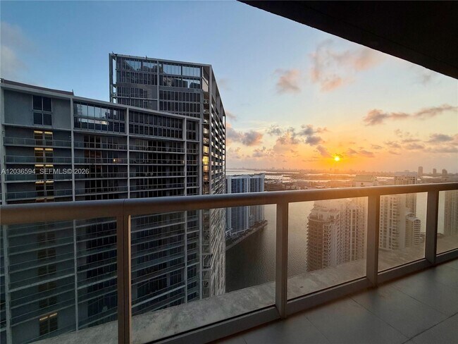 Foto del edificio - 495 Brickell Ave