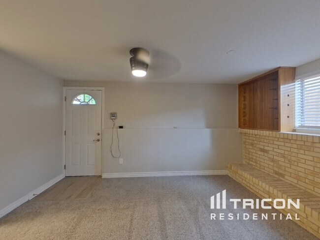 Foto del edificio - 448 Loomis Ave