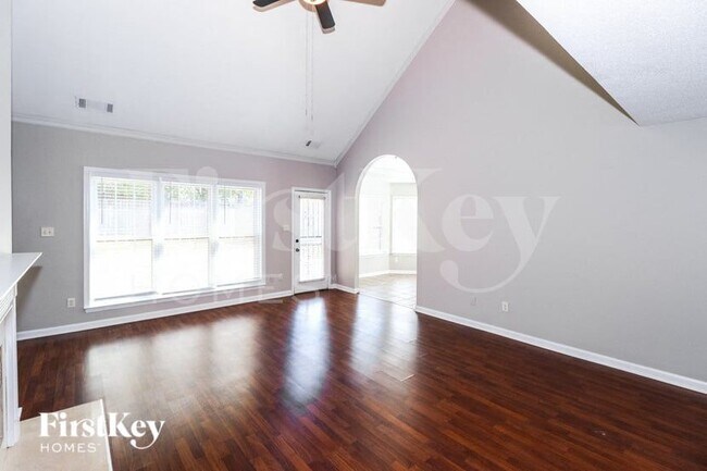 Foto del edificio - 5380 Milton Ridge Dr