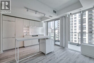 Building Photo - 77 Shuter St