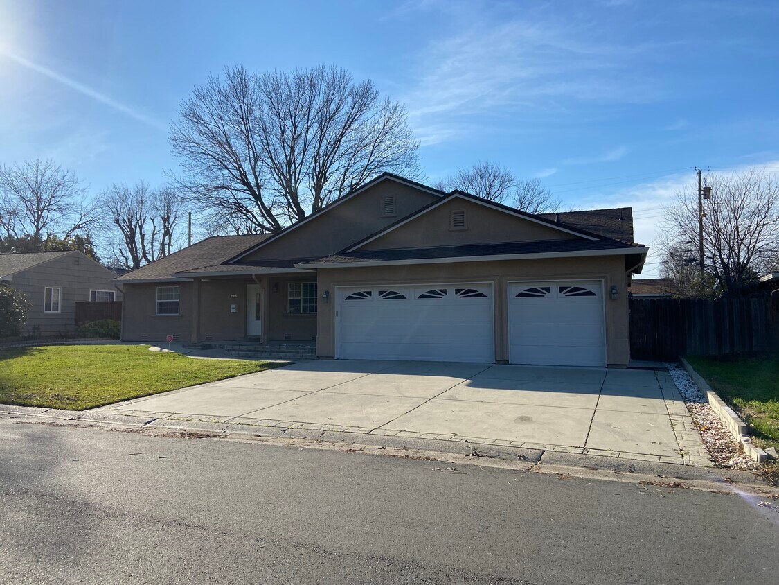 Foto principal - 2431 Brentwood Rd