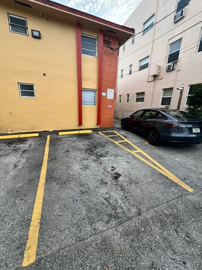 Building Photo - 1912 SW 2nd St