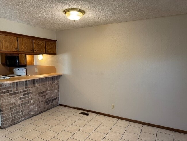 Photo - 3 bed, 2 bath and a 2 car garage duplex for rent in Moore near 12th Street and I-35! House