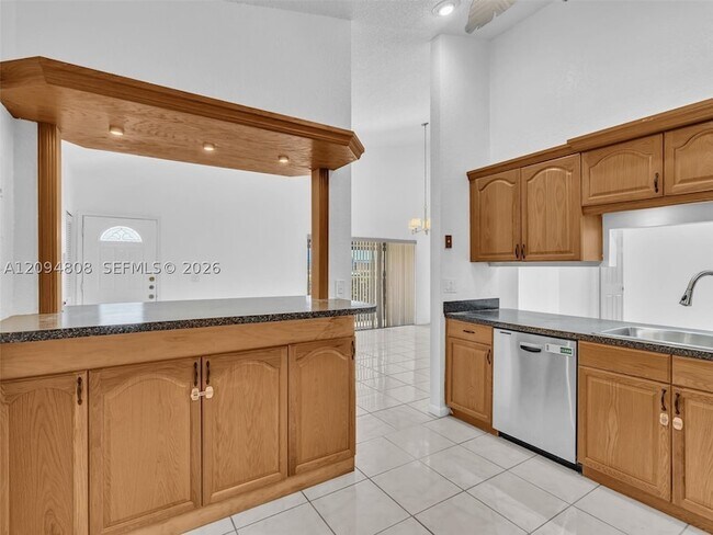 Building Photo - 5201 SW 31st Ave