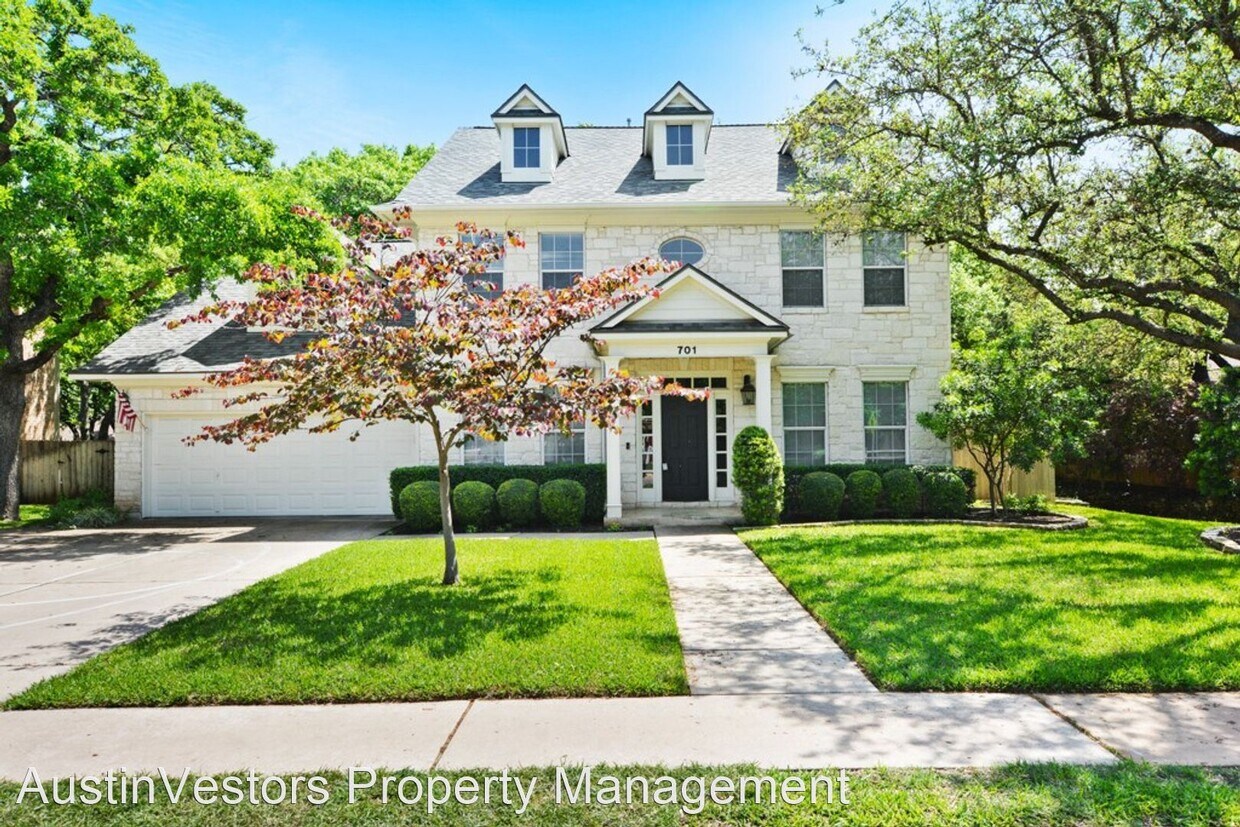 Foto principal - 4 br, 2.5 bath House - 701 Oaklands Dr