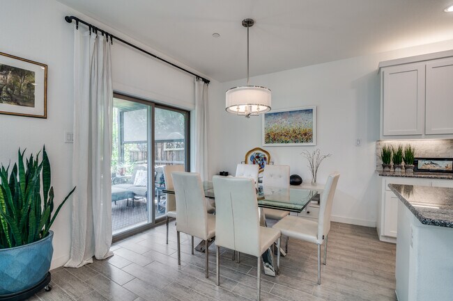 Building Photo - 2724 Splendor Ln