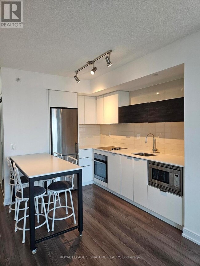 Building Photo - 20 Thomas Riley Rd