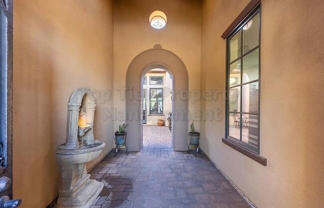 Building Photo - ***Luxurious Mediterranean 4 bed / 3 bath ...
