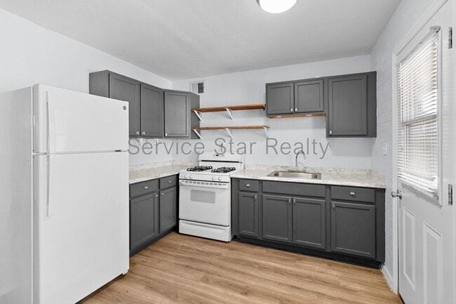 Building Photo - 1638 W Desert Cove Ave