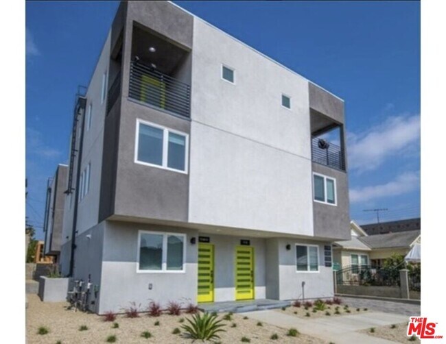 Foto del edificio - 1118 Heliotrope Dr