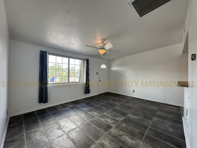 Foto del edificio - 4049 N Ray Pl