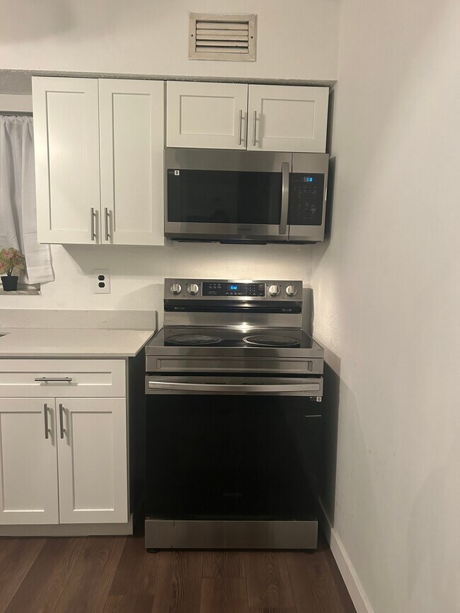 Foto del edificio - 4940 87th Ave