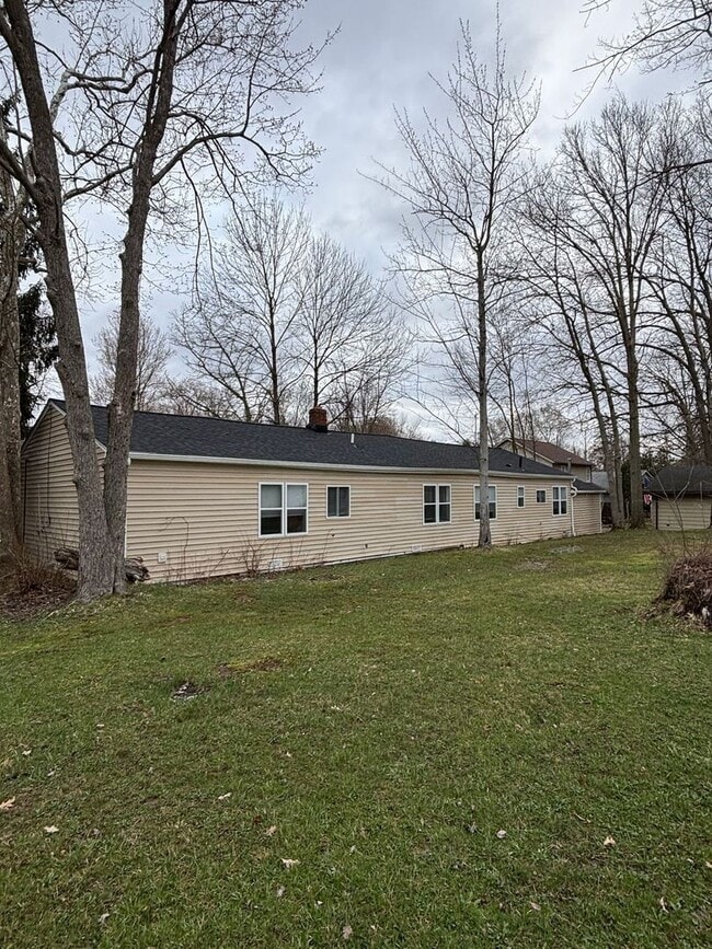 Building Photo - 1125 Bryce Ave