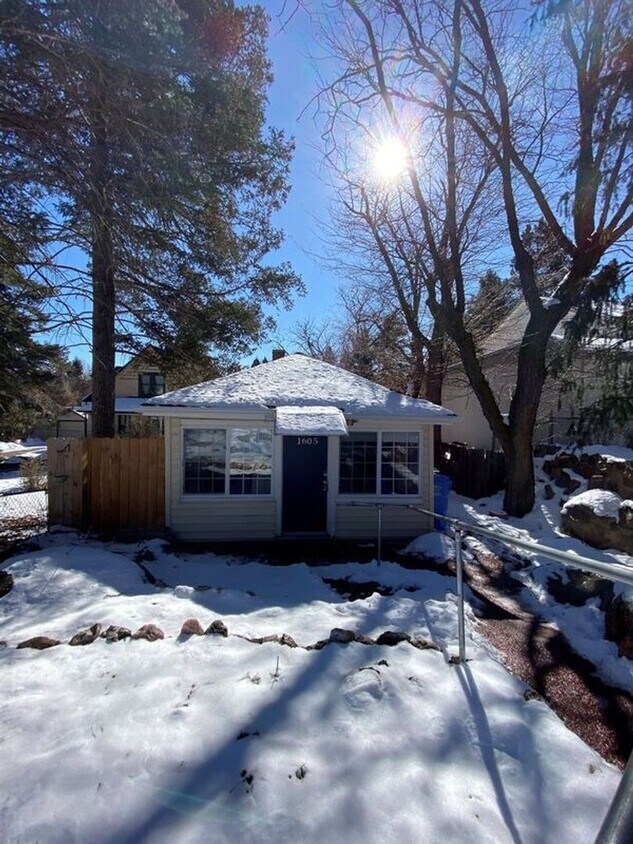Foto principal - Studio, 1 bath House - 1605 Cheyenne Blvd
