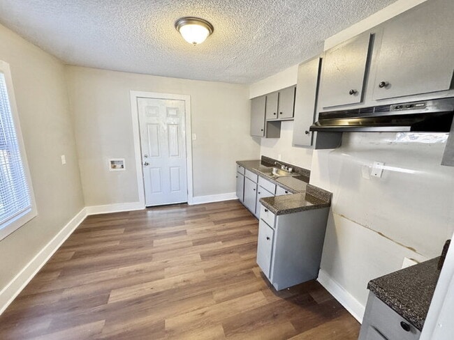 Foto del edificio - 2071 Hubert Ave