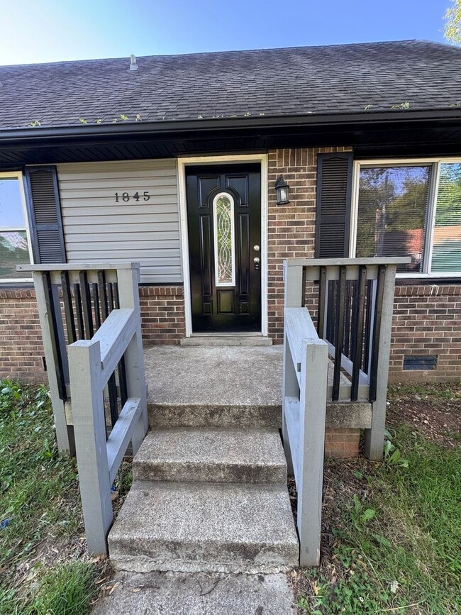 Building Photo - Single Family Home in Clarksville
