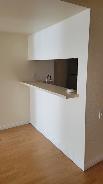 Foto del edificio - 10960 Ashton Ave