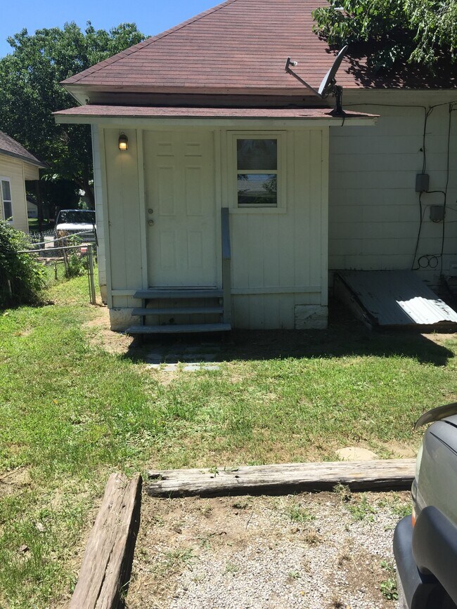 1330 S Laura St, Wichita, KS 67211 House for Rent in Wichita, KS