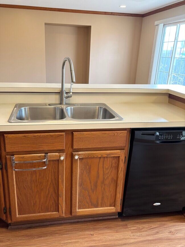 Building Photo - 2016 Harrison Ave