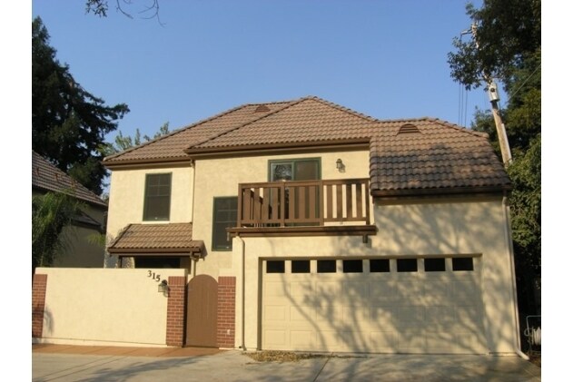 Foto del edificio - 319 Russell Blvd
