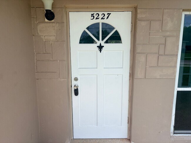 Foto del edificio - 5227 Tangerine Dr