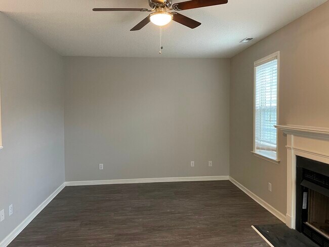 Building Photo - 4420 Pottery Ln