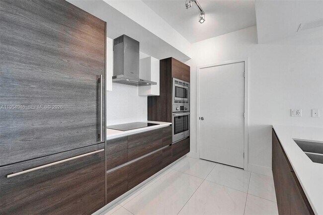 Foto del edificio - 301 Altara Ave