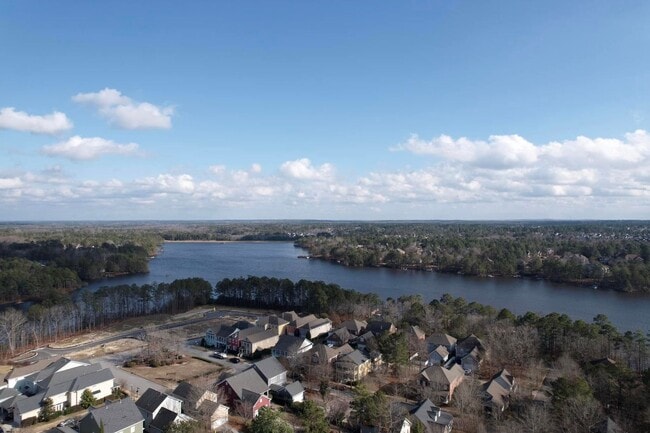 Building Photo - Beautiful and Convenient Private Apartment...