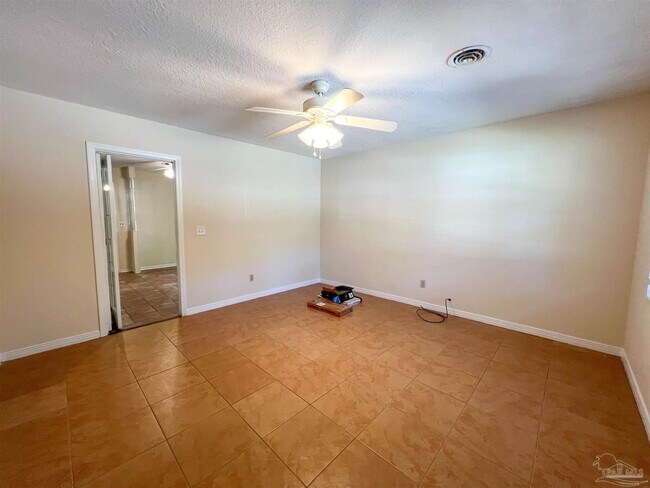Foto del edificio - 5891 Avondale Rd