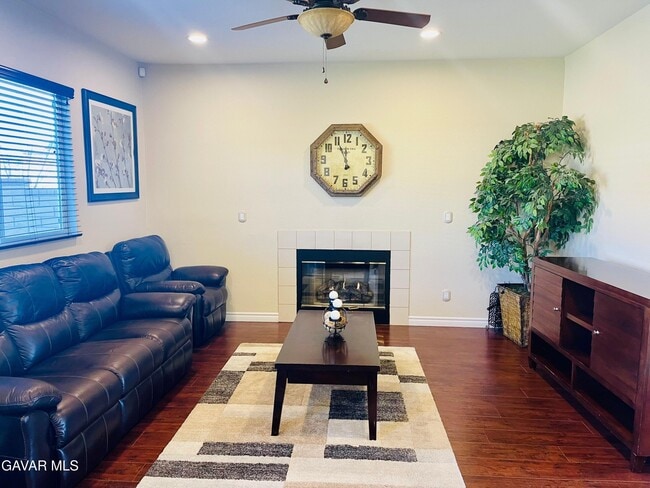 Building Photo - 37701 Tamarind Ct