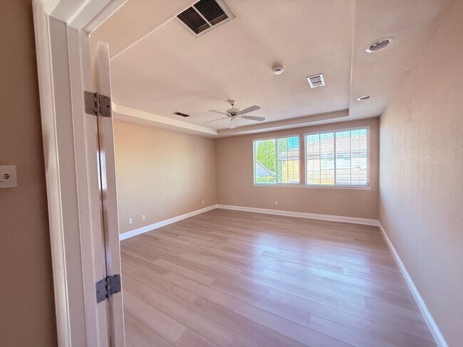 Foto del edificio - 2205 Maloney Dr