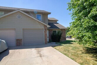 Building Photo - 5313-5315-5315 Currituck Ln