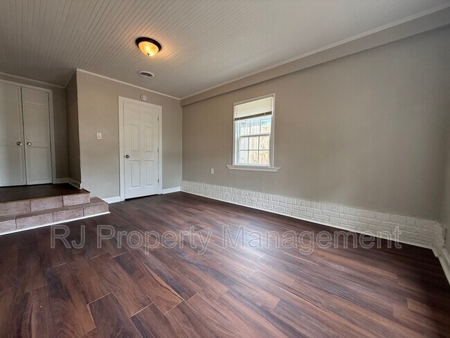 Foto del edificio - 3215 Barron Ave