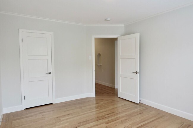 Building Photo - 162WW