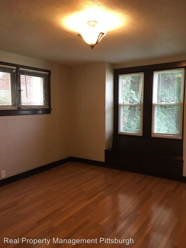 Building Photo - 3046 Pinehurst Ave