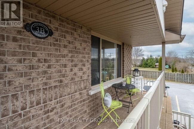 Photo du bâtiment - 37 Lake Breeze Ct