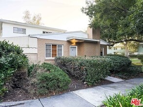 Building Photo - 5243 Village Green