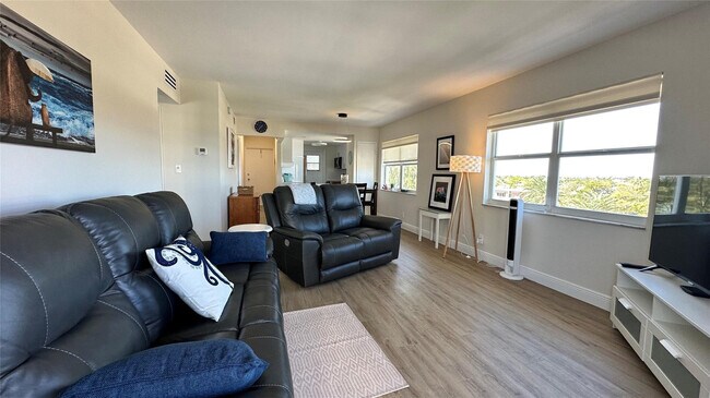 Foto del edificio - 1630 N Ocean Blvd