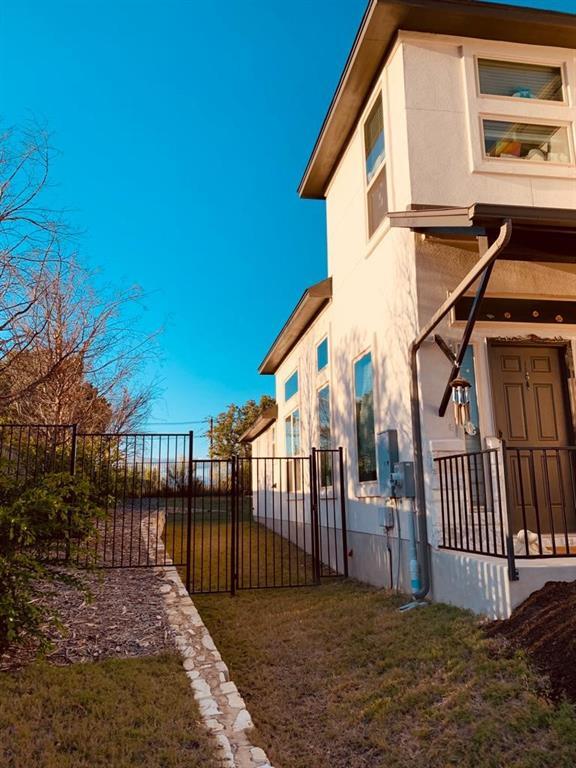 Foto del edificio - 3240 E Whitestone Blvd
