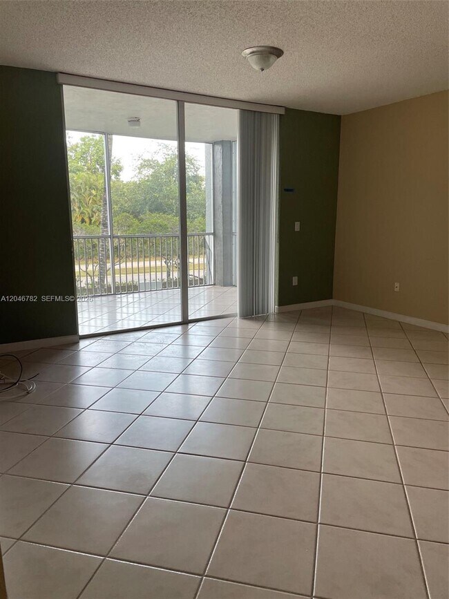 Foto del edificio - 9725 NW 52nd St