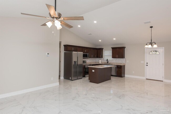 Foto del edificio - 8570 Stockdale Ave