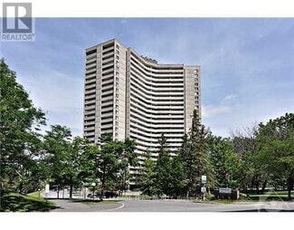 Building Photo - 1081-1081 Ambleside Dr