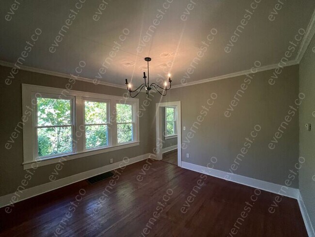 Building Photo - 202 Dellwood Pl